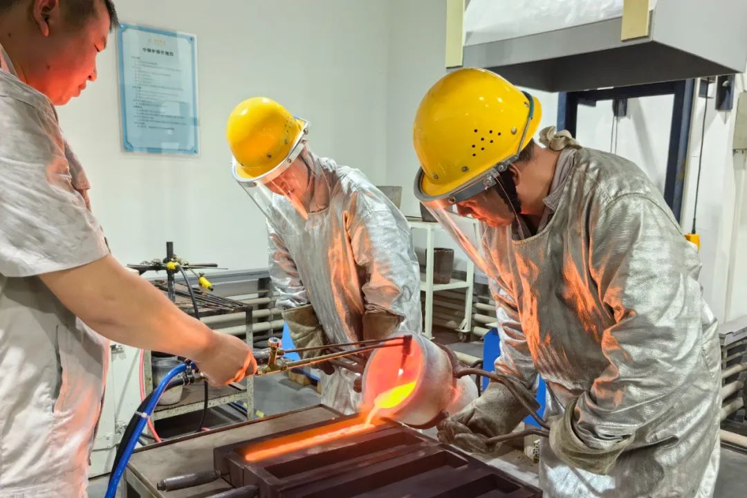 一线亲历 | 标准金锭是怎么制成的？（images 2）