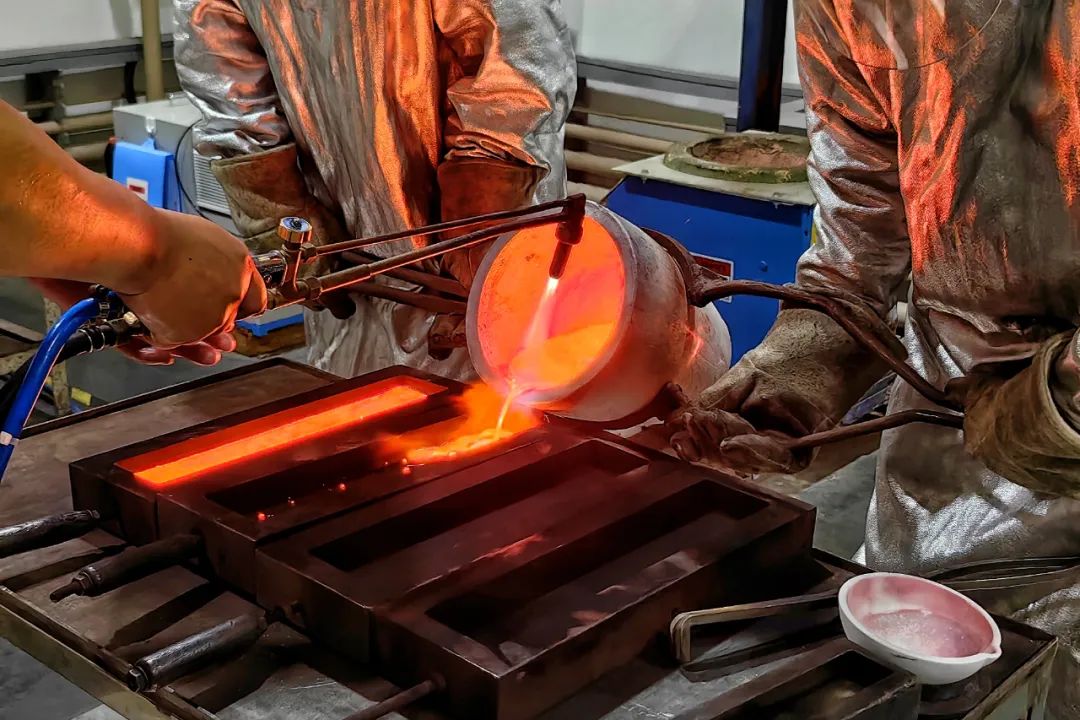 一线亲历 | 标准金锭是怎么制成的？（images 3）