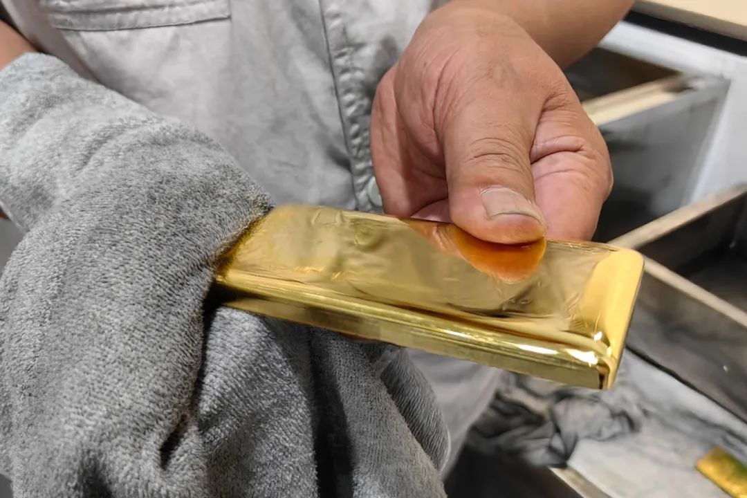 一线亲历 | 标准金锭是怎么制成的？（images 5）